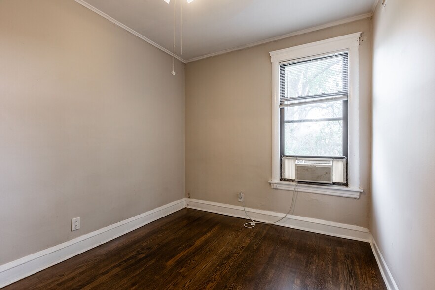 Building Photo - 3620 W Grace St