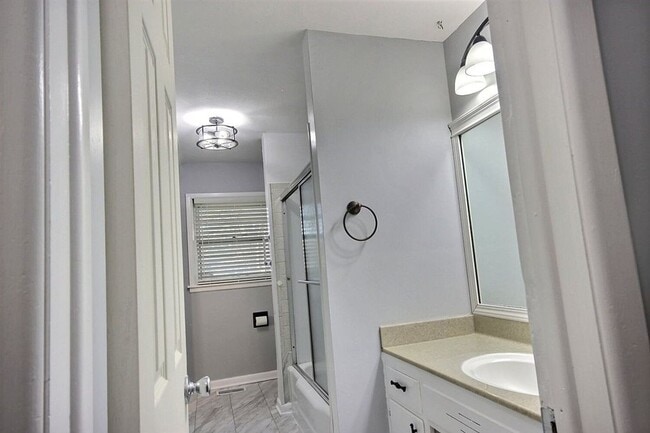 Building Photo - 8306 E Indianapolis St