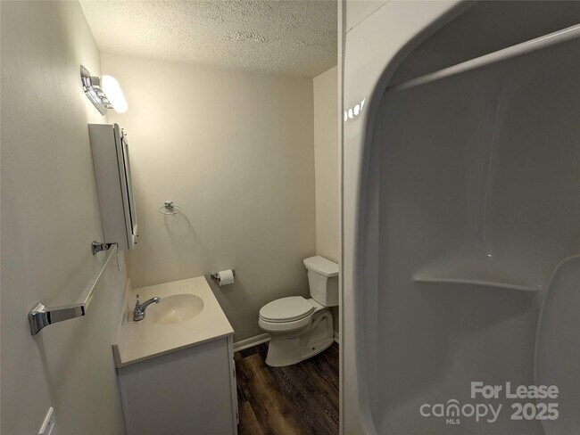 Building Photo - 25.5 Woodrow Ave