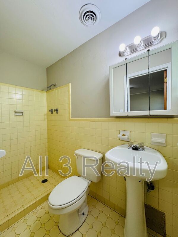 Building Photo - 3253 Windwood Dr