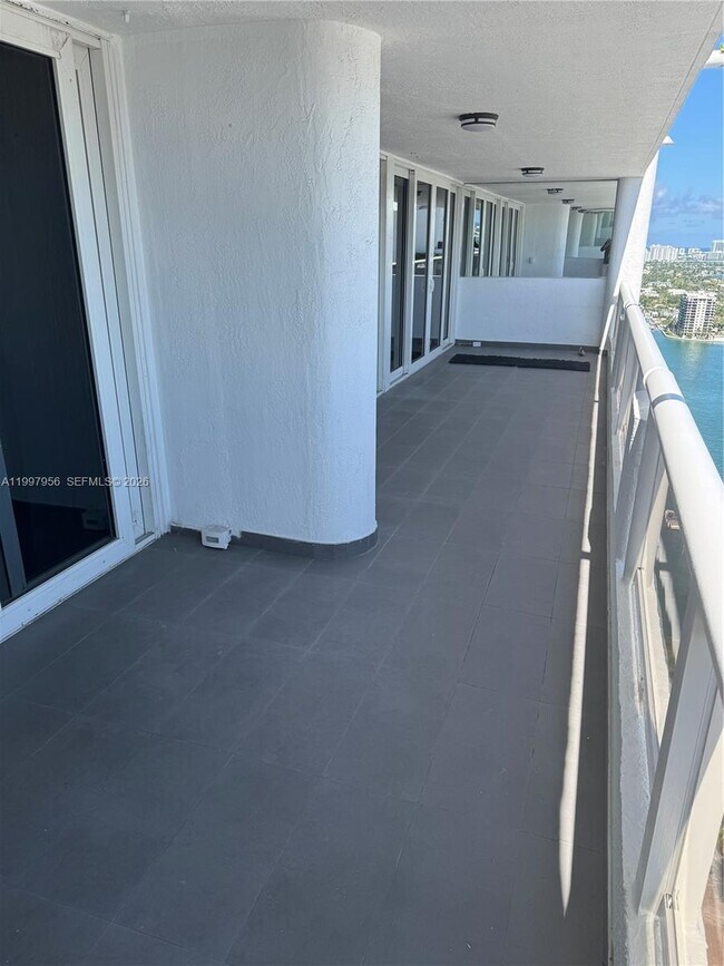 Building Photo - 1717 N Bayshore Dr