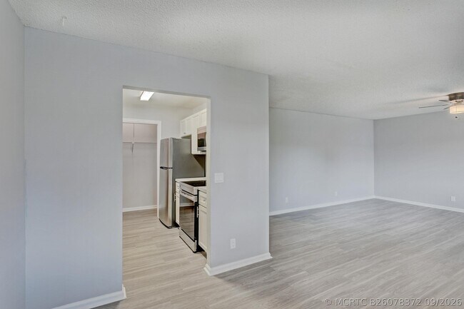 Building Photo - 9184 Roan Ln