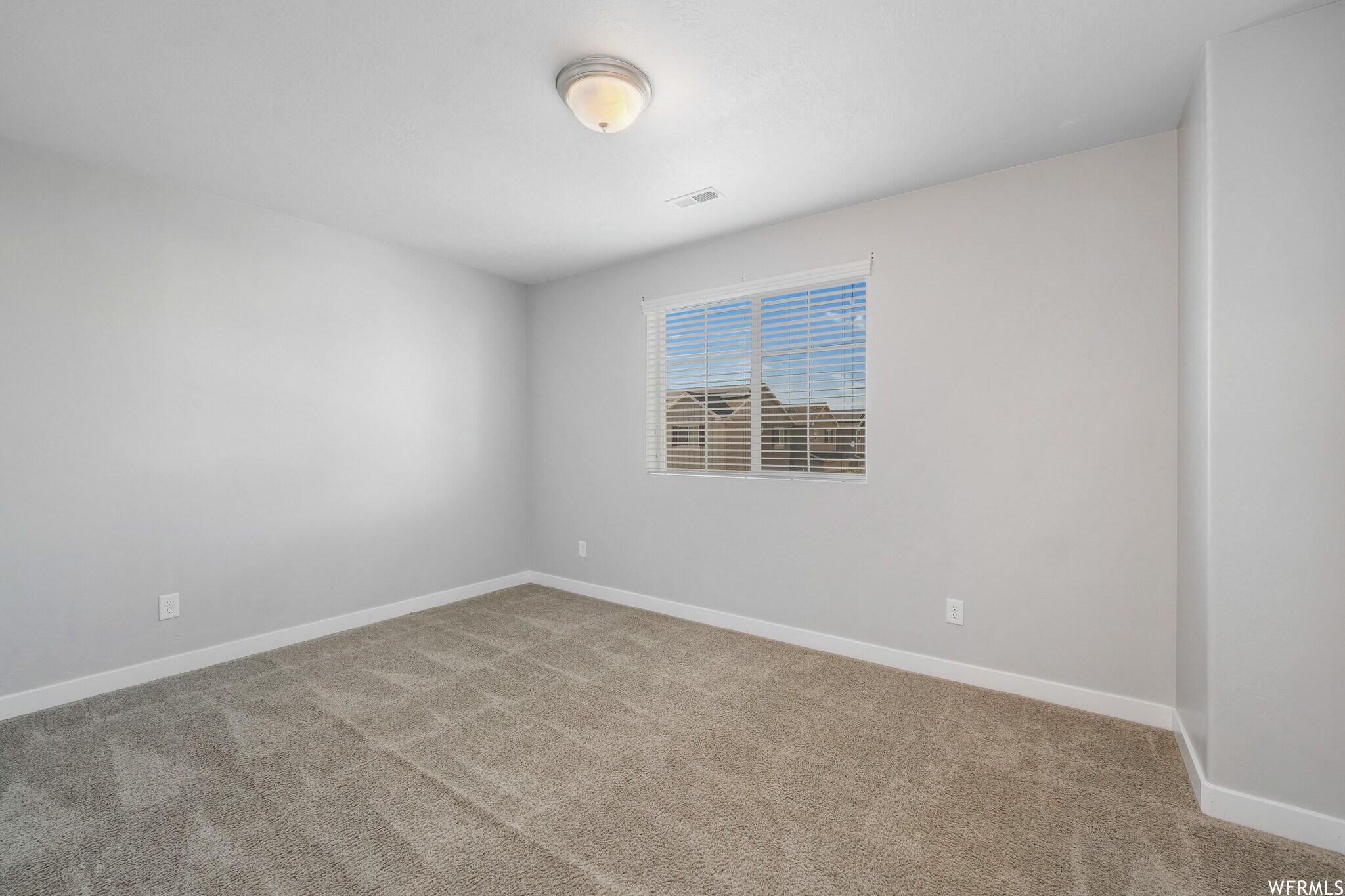 room in upstairs - 929 W Stonehaven Dr