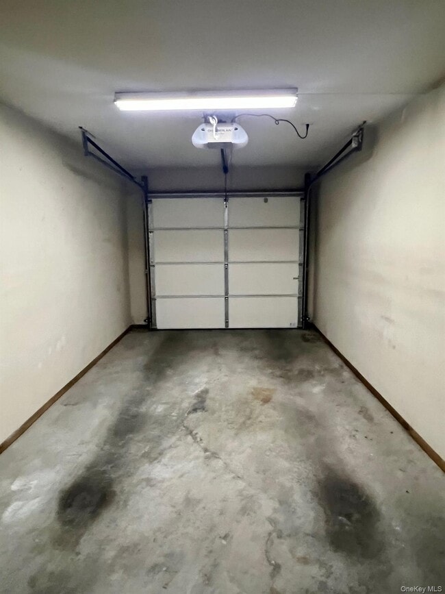 Building Photo - 3917 Whispering Hills Dr