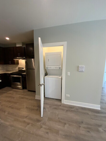 Building Photo - 1143 Maple Ave