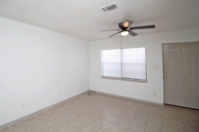 Building Photo - Modern 2BD/1BA in Pace – Freshly Renovated...