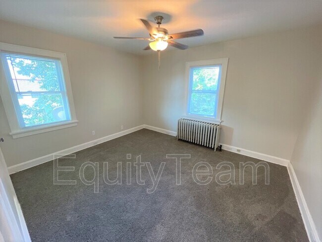 Building Photo - 1213 Texas Ave