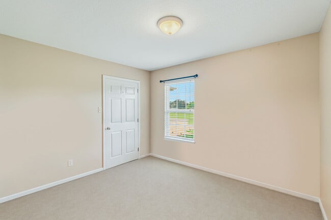 Building Photo - 927 Mossy Grove Ln