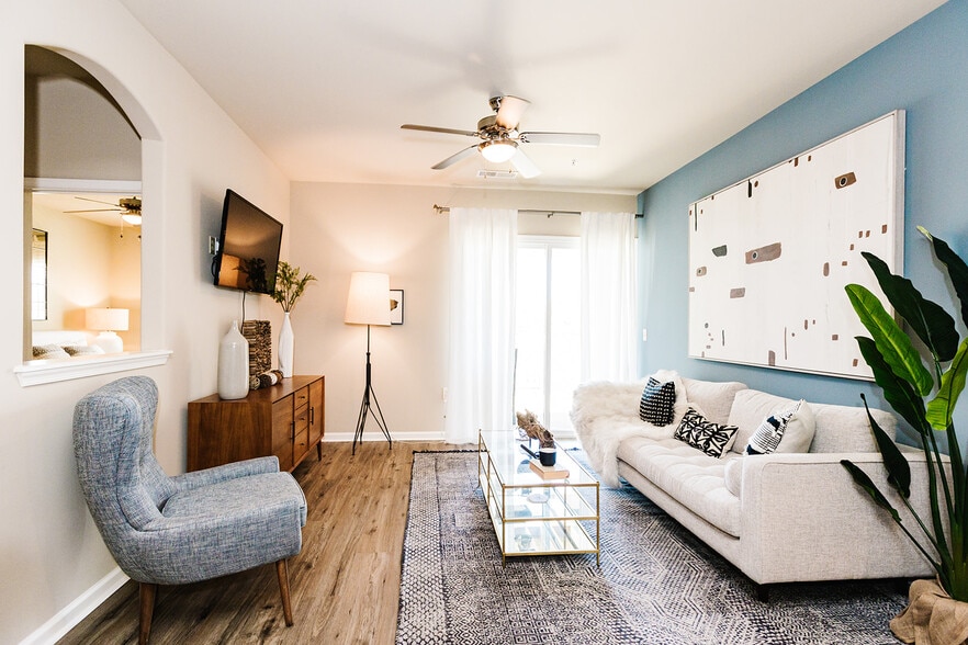 Building Photo - Settler's Landing