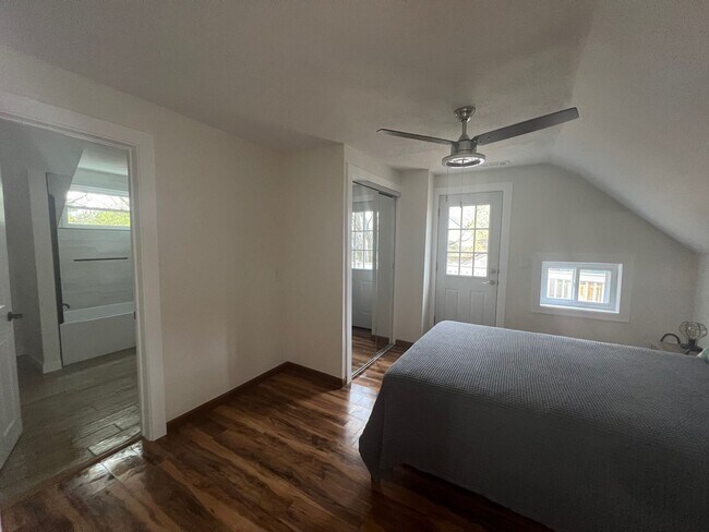 Building Photo - Detroid Shoreway Renovated  4 Bedroom, 2 Bath House with Detached Garage