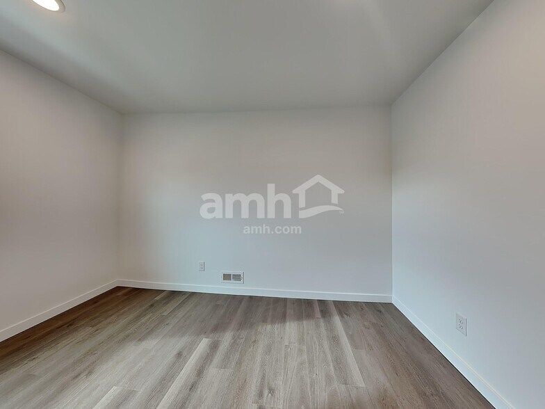 Building Photo - 5140 Turnstone St SE