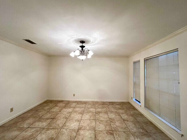 Building Photo - 601 St James Dr