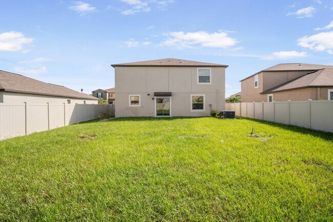 Building Photo - Newer Construction Rental with Open Layout...