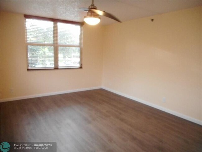 Building Photo - 3150 W Rolling Hills Cir