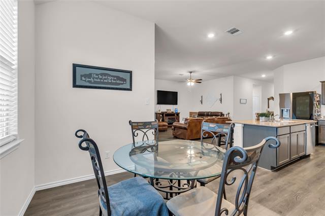 Building Photo - 900 Honey Maple St