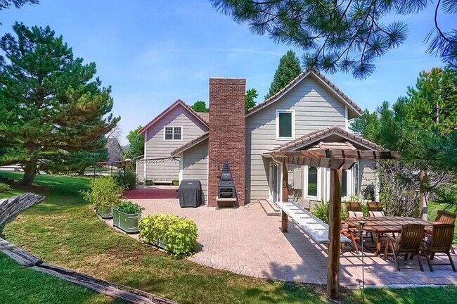 Building Photo - August 2026 Lakewood 5 Bedroom 2.5 Bathroom House with HUGE Backyard