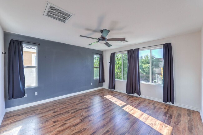 Building Photo - Stunning 3 Bedroom 2.5 Bathroom Home in Gate Community