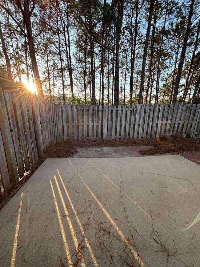 Building Photo - AVAILABLE NOW- LOW MAINTENANCE, MOVE-IN READY PATIO HOME IN NE COLUMBIA!!