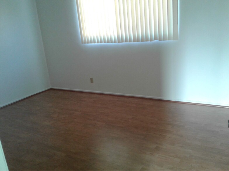 Primary Photo - 14925 Larch Ave