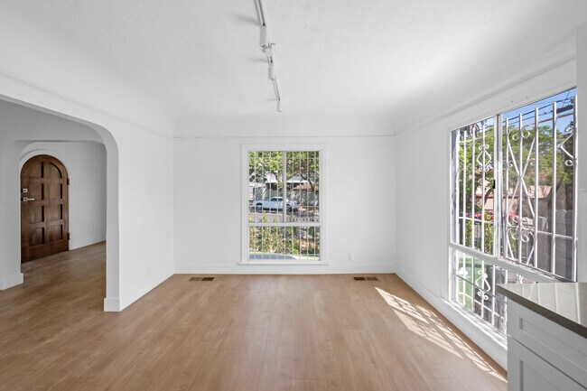 Building Photo - 1905 S Orange Dr