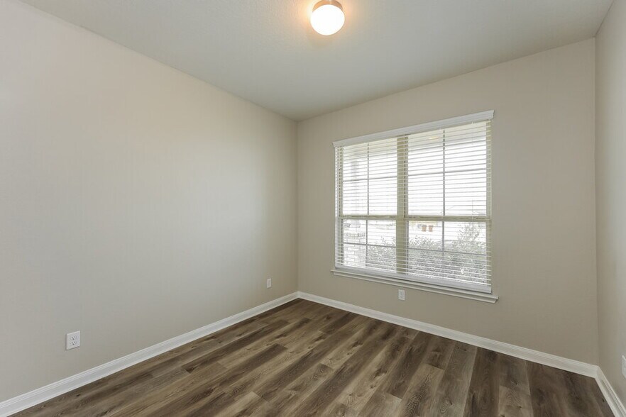 Building Photo - 4212 Cavendish Ct