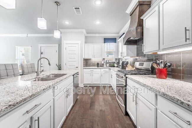 Building Photo - 5217 S 65th Pl