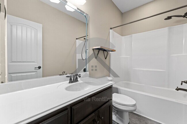 Building Photo - 3005 Plateau Dr