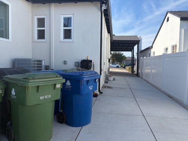 Building Photo - 4258 W 58th Pl