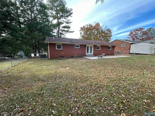 Building Photo - 6202 Valley Park Dr NW