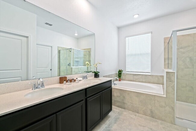 Building Photo - 1053 Splash Shot Pl