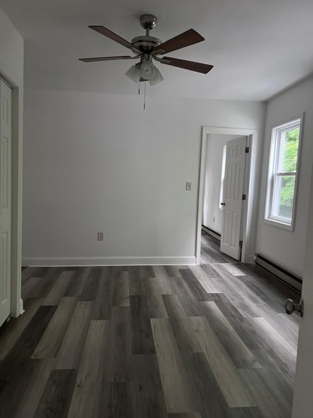 Primary Photo - 400 N Woodstock Rd