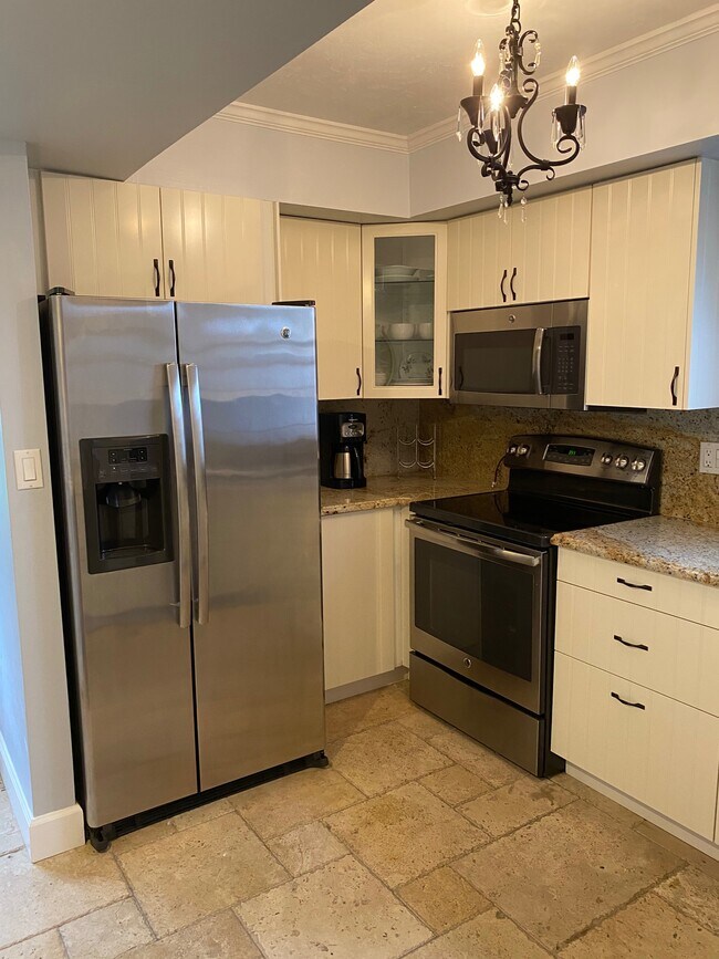 Building Photo - 53 High Point Cir W