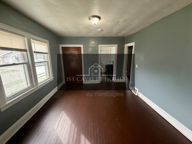 Building Photo - 578 Hoye Ave