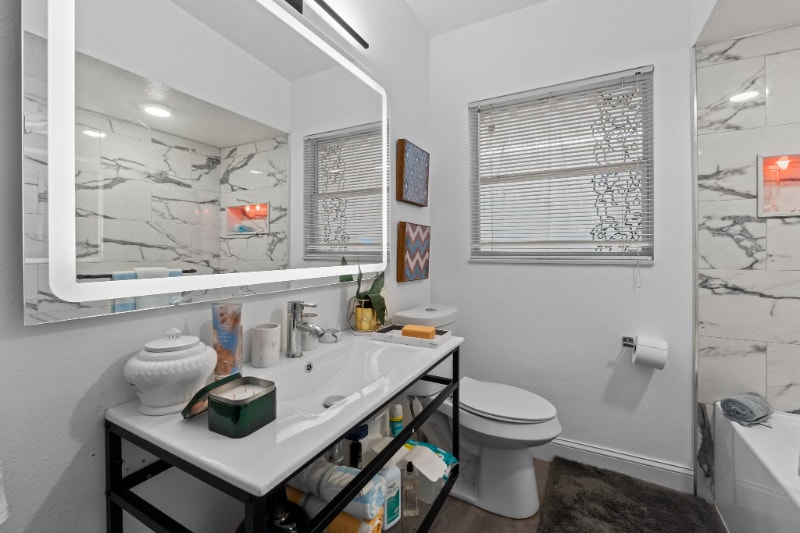 Building Photo - 228 Sunset Dr