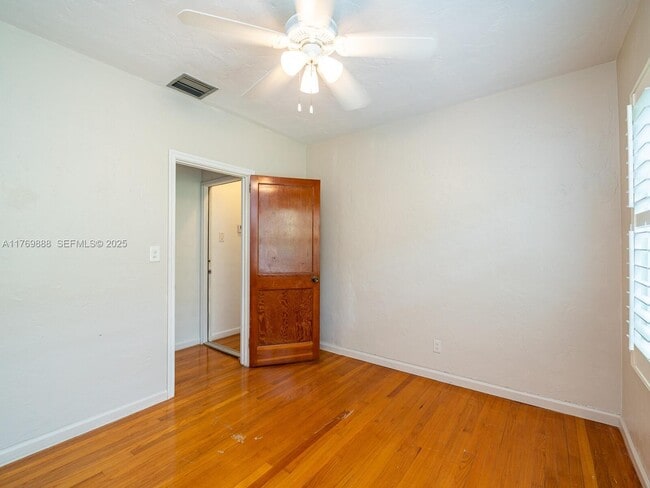 Building Photo - 9441 Byron Ave
