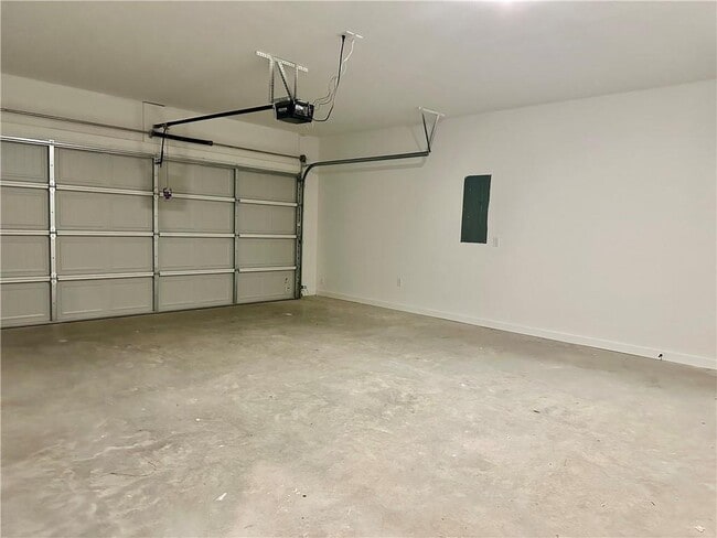 Building Photo - 2421 Longfellow Dr