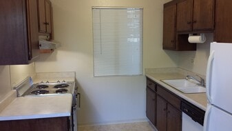 Building Photo - 834 Carlita Cir