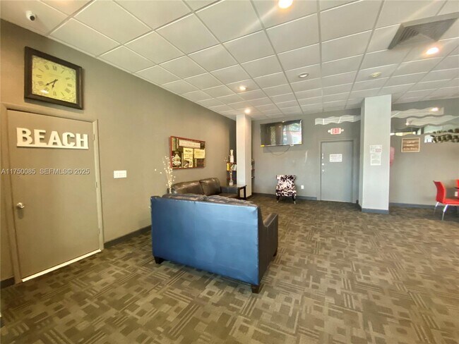 Building Photo - 400 Kings Point Dr