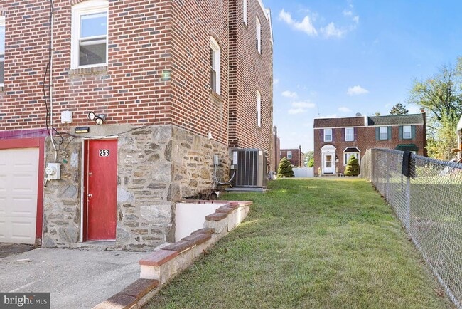 Building Photo - 253 Childs Ave