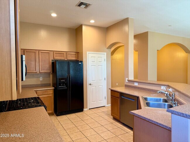Building Photo - 4601 W Moss Springs Rd