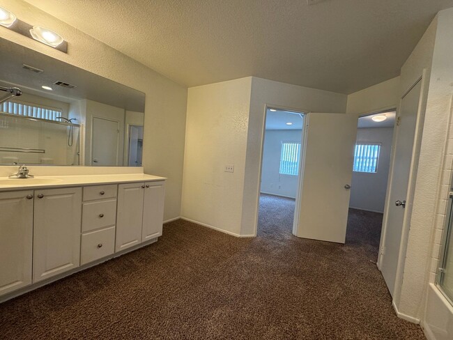 Building Photo - JUST REDUCED! Spacious 3 Bedroom Home in Victorville