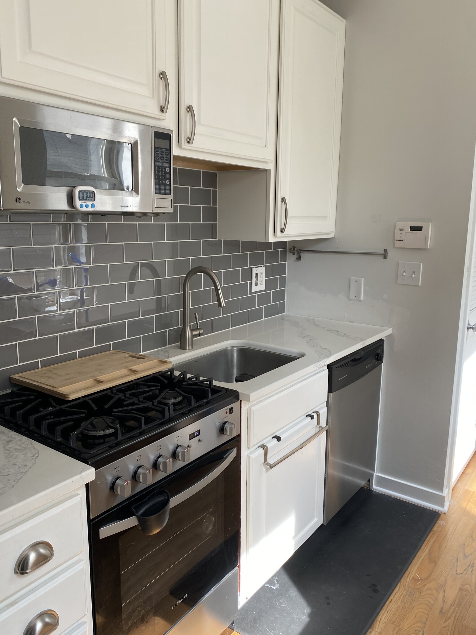 Building Photo - 1510 N Greenview Ave