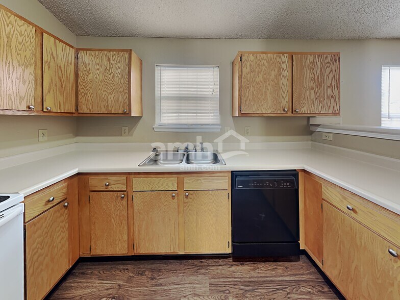 Building Photo - 8036 Whistlewood Dr