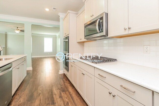 Building Photo - 2097 Saddlebred Dr