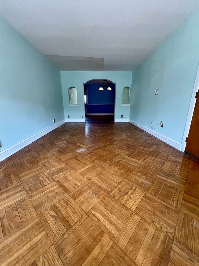 Building Photo - 3333 Chippendale St