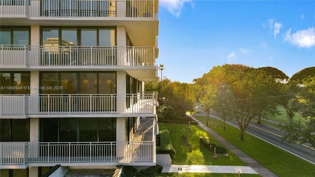 Building Photo - 700 Coral Wy