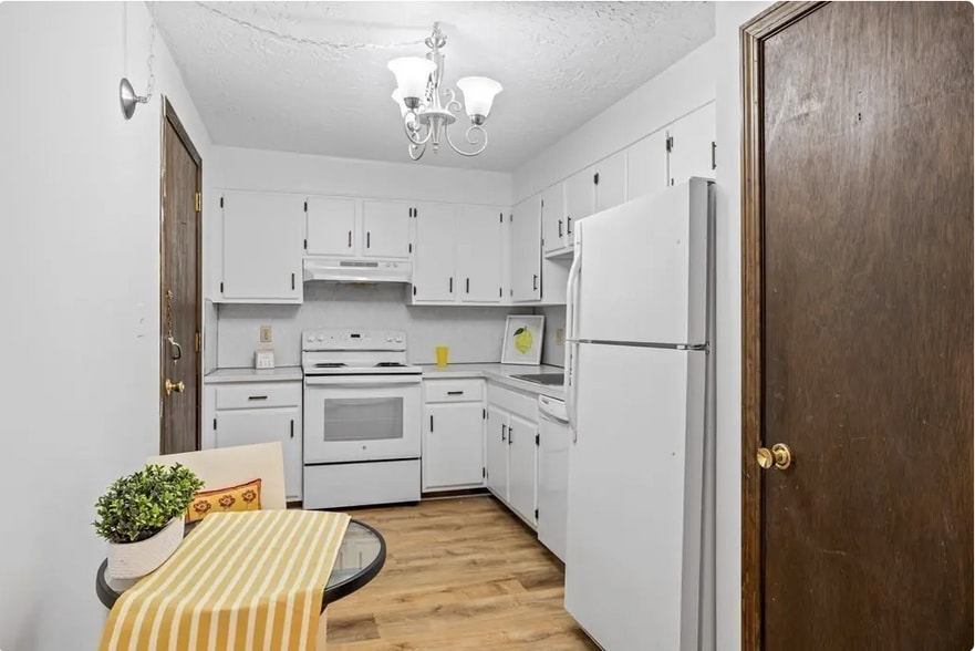 Building Photo - 276 Codman Hill Rd