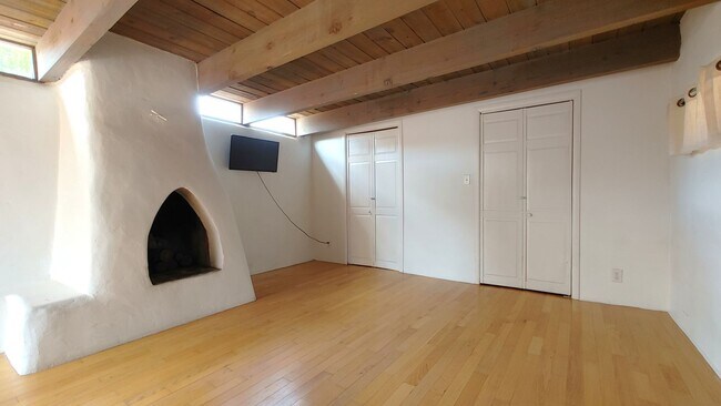 Building Photo - 1st Month Free! Old Town Charm! 2 Bedroom ...