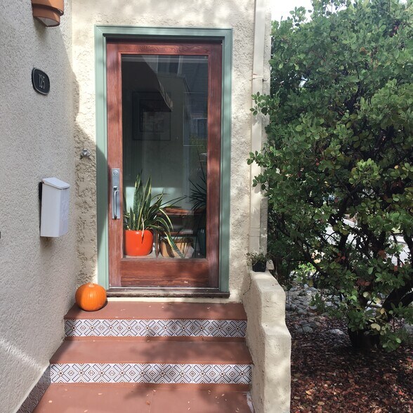 Entry from porch - 125 Brocadero Pl