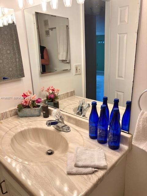 Building Photo - 3910 Inverrary Blvd